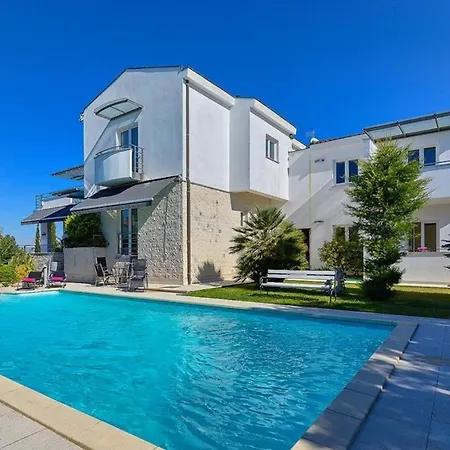 Holiday home Mit Privatpool Fuer 12 Personen Ca 230 Qm In Pjescana Uvala, Istrien Istrische Riviera *