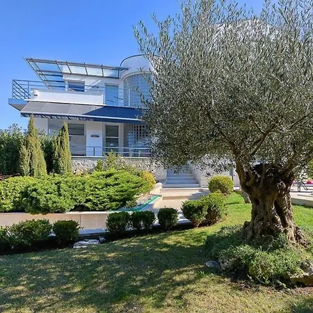 Mit Privatpool Fuer 12 Personen Ca 230 Qm In Pjescana Uvala, Istrien Istrische Riviera *