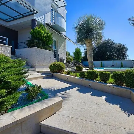 Mit Privatpool Fuer 12 Personen Ca 230 Qm In Pjescana Uvala, Istrien Istrische Riviera Holiday home Pjescana Uvala