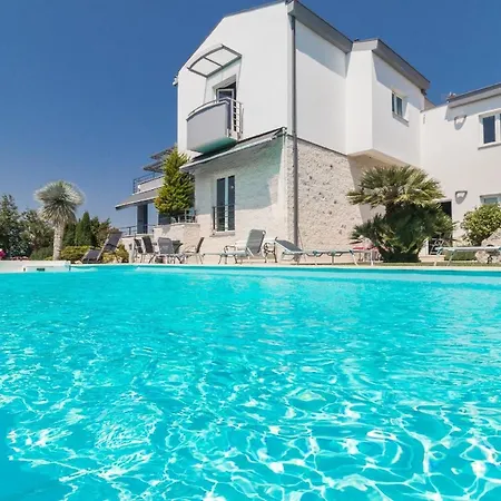 Holiday home Mit Privatpool Fuer 12 Personen Ca 230 Qm In Pjescana Uvala, Istrien Istrische Riviera *