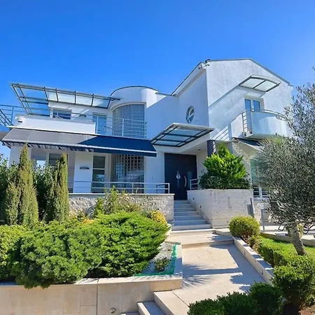 Holiday home Mit Privatpool Fuer 12 Personen Ca 230 Qm In Pjescana Uvala, Istrien Istrische Riviera