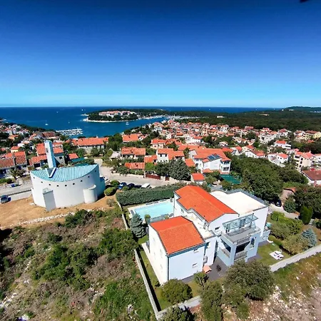 Mit Privatpool Fuer 12 Personen Ca 230 Qm In Pjescana Uvala, Istrien Istrische Riviera Holiday home Pjescana Uvala